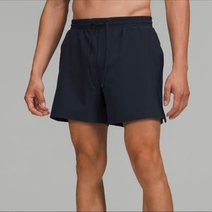 Lululemon Men’s “Pool” Short 7” Inseam with Mesh Brief Liner (M)